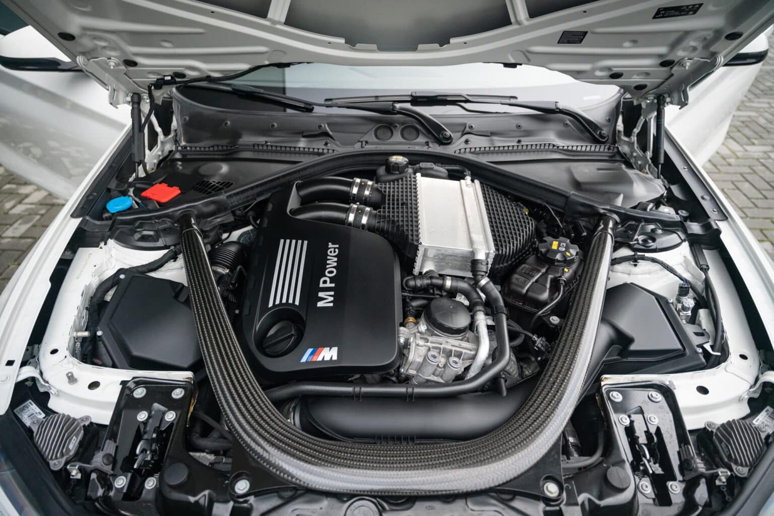 BMW M2 wit-14