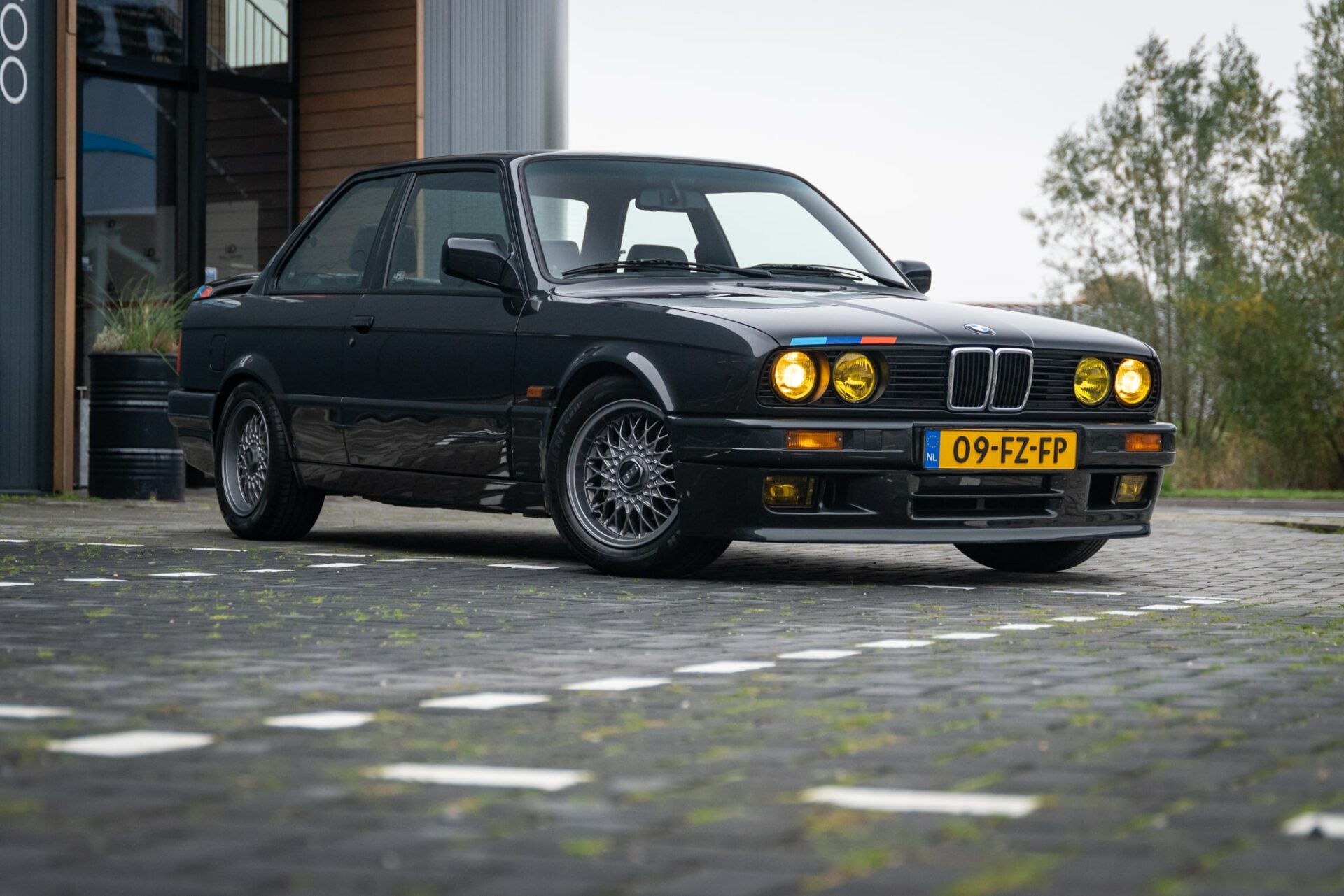 https://www.autoarp.nl/wp-content/uploads/2022/11/BMW-M3-E30-Italian-2.jpg